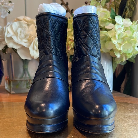 NWT! Stuart Weitzman Platform Booties / Never Worn! - Picture 4 of 14